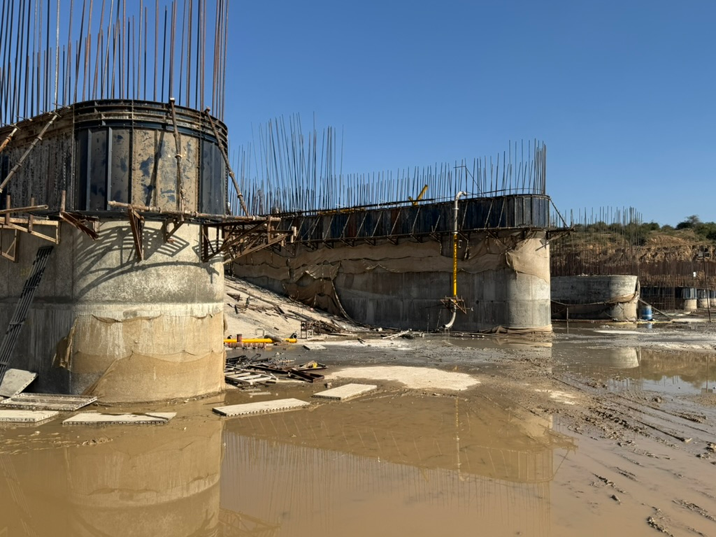 mass concrete execution using batching plant and pipeline pumping