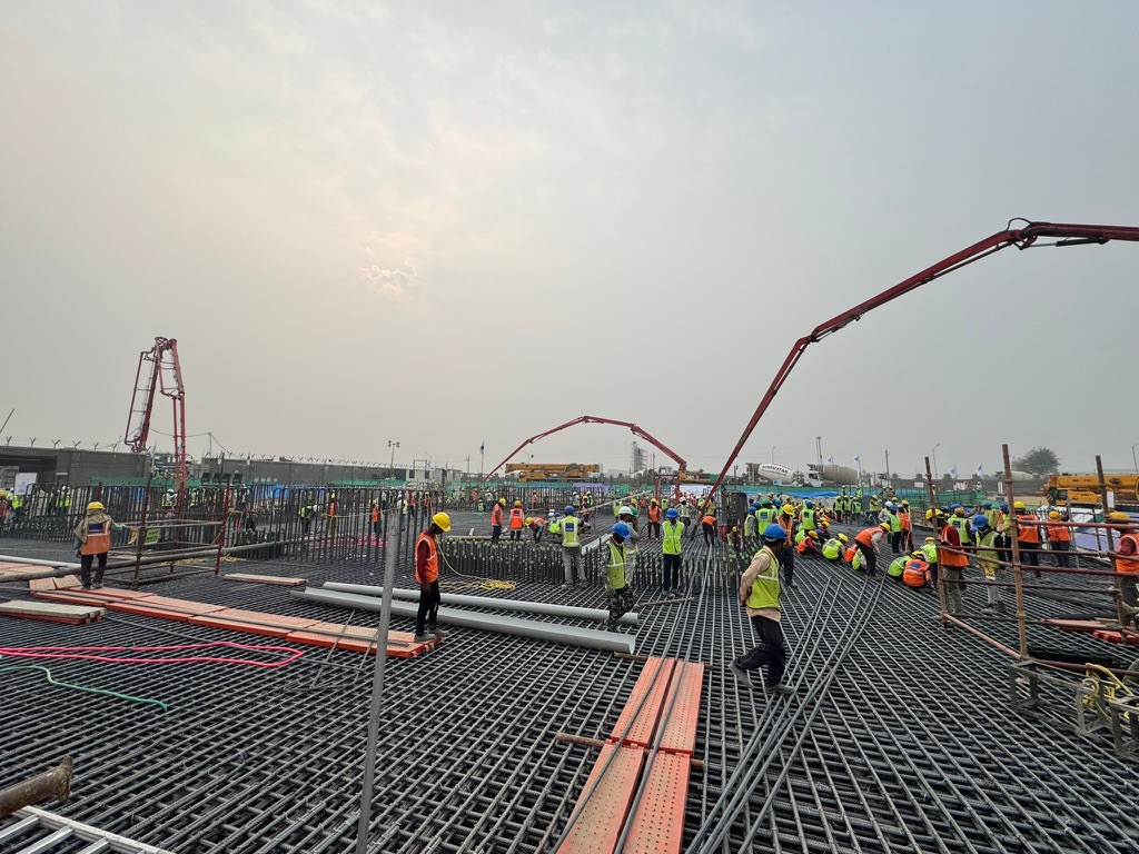 huge Raft concrete pouring